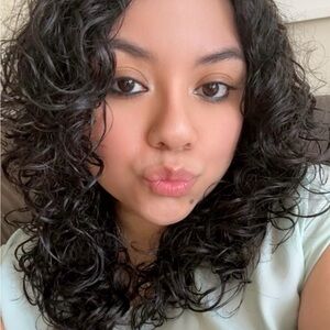Meet your Posher, Nathaly
